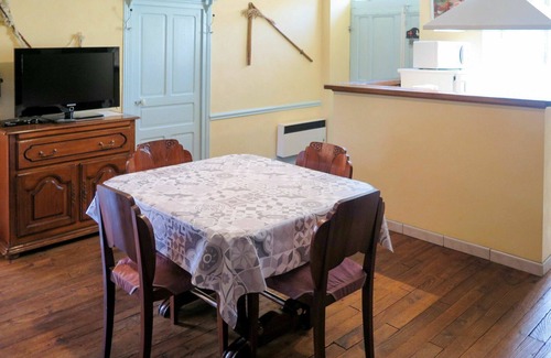 Teyssieu Villa | Stunning private villa for 4 people with WIFI, private pool, TV, terrace and pets allowed