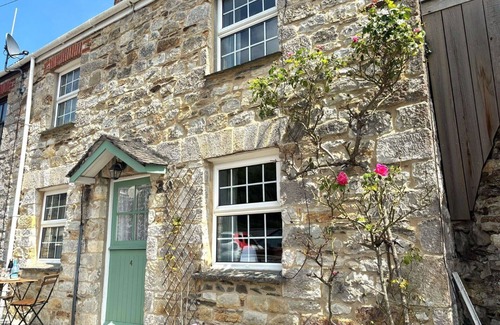 Pentewan House | Stunning private villa for 4 guests with WIFI