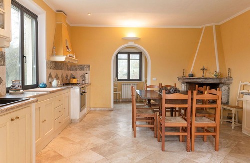 Manciano Villa | Stunning private villa for 9 people with WIFI, private pool, A/C, patio and pets allowed