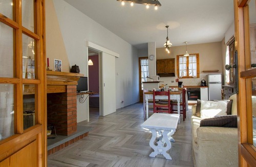 Macchino House | Stunning private villa for 8 people with WIFI, TV, patio and pets allowed