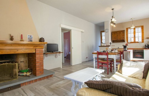 Macchino House | Stunning private villa for 8 people with WIFI, TV, patio and pets allowed