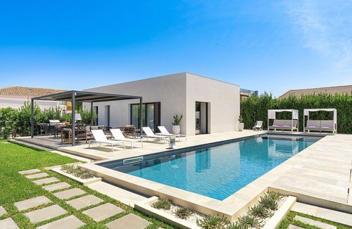 Carrozziere Villa | Stunning private villa for 12 people with WIFI, private pool, A/C, TV and patio