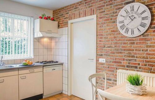 Losser House | Stunning private villa for 16 guests with WIFI, TV and terrace