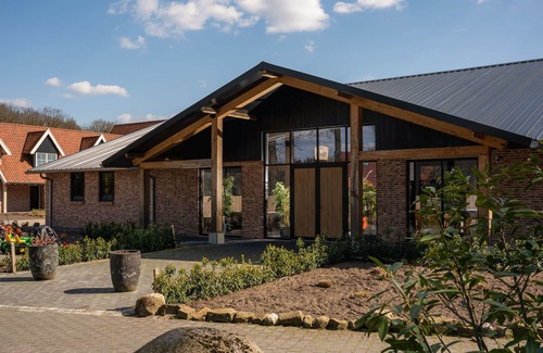 Losser House | Stunning private villa for 16 guests with WIFI, TV and terrace