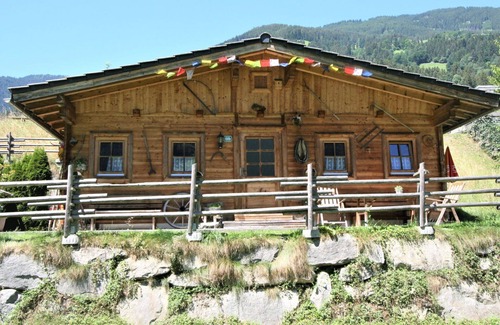 Schwendau House | Stunning private villa for 6 guests with WIFI, TV, terrace and pets allowed