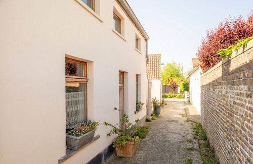 Vlissegem House | Stunning private villa for 4 guests with WIFI, TV, terrace, pets allowed and parking