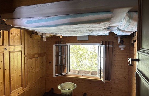 Alvaneu House | Stunning private villa for 8 guests with WIFI, TV, patio, pets allowed and panoramic view