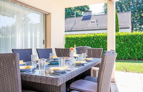 Genthod Villa | Stunning private villa for 8 people with private pool, WIFI, TV, terrace and pets allowed