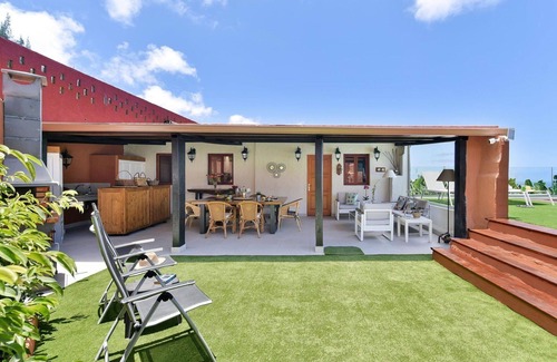 Arucas House | Stunning private villa for 6 guests with private pool and TV