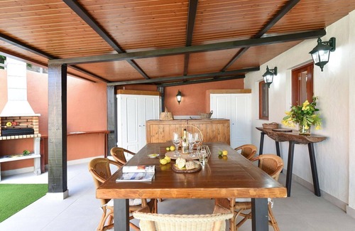 Arucas House | Stunning private villa for 6 guests with private pool and TV