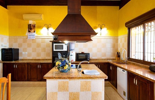 Motril Villa | Stunning private villa with hot tub, WIFI, private pool, A/C, TV, terrace, pets allowed and park.