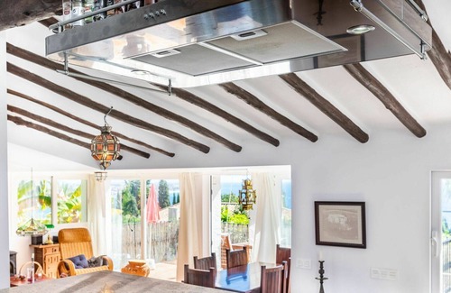 Salobrena House | Stunning private villa for 6 guests with WIFI, A/C, TV, terrace, pets allowed and parking