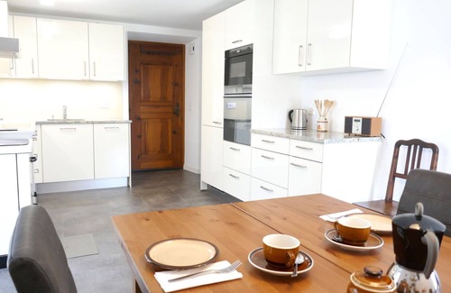 Grono House | Stunning private villa for 5 people with WIFI, TV, patio, pets allowed and panoramic view