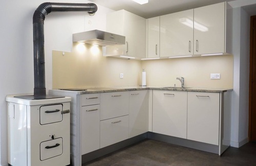 Grono House | Stunning private villa for 5 people with WIFI, TV, patio, pets allowed and panoramic view