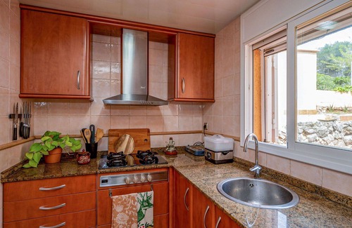 Cunit House | Stunning private villa for 6 guests with private pool, WIFI, TV, terrace and parking