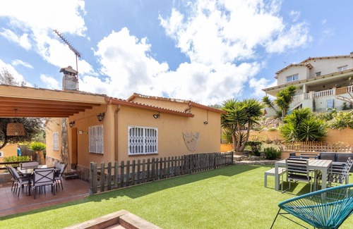 Cunit House | Stunning private villa for 6 guests with private pool, WIFI, TV, terrace and parking
