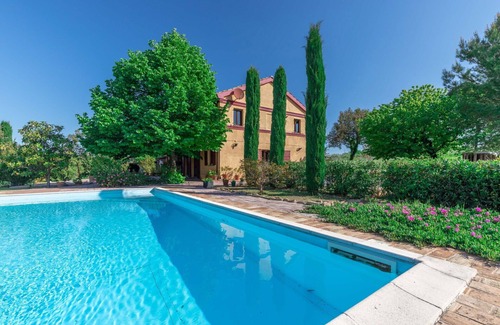 Bettolelle Villa | Stunning private villa for 12 guests with WIFI, private pool, TV and panoramic view