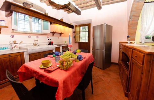 Uzzano Villa | Stunning private villa for 10 people with private pool, WIFI, A/C, TV and pets allowed