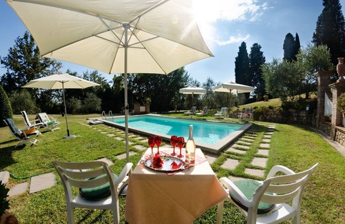 Uzzano Villa | Stunning private villa for 10 people with private pool, WIFI, A/C, TV and pets allowed