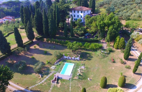 Uzzano Villa | Stunning private villa for 10 people with private pool, WIFI, A/C, TV and pets allowed