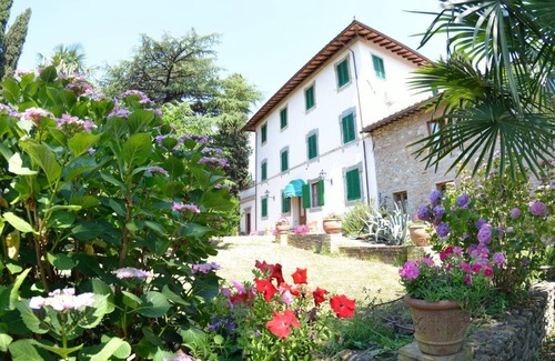 Uzzano Villa | Stunning private villa for 10 people with private pool, WIFI, A/C, TV and pets allowed