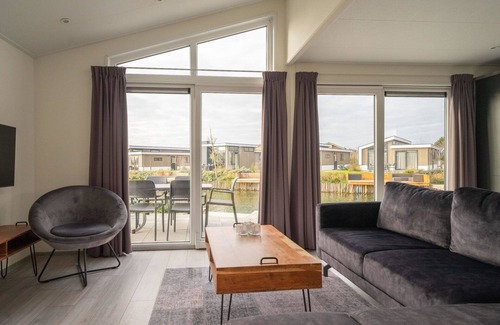 Linden House | Stunning private villa for 6 guests with WIFI, TV and terrace