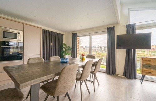 Linden House | Stunning private villa for 8 people with WIFI, TV and terrace
