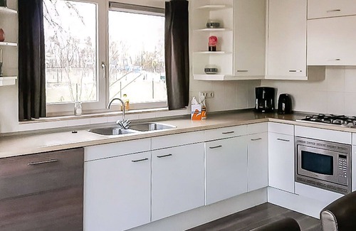 Susteren House | Stunning private villa for 16 people with pool, WIFI, TV and terrace