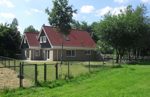 Susteren House | Stunning private villa for 16 people with pool, WIFI, TV and terrace