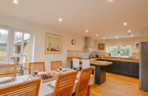 Oban House | Stunning private villa for 6 guests with hot tub, WIFI, TV, patio and pets allowed