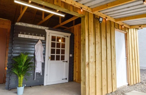 Oban House | Stunning private villa for 6 guests with hot tub, WIFI, TV, patio and pets allowed