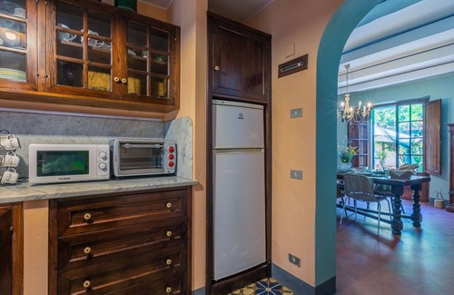 Lari Villa | Stunning private villa for 8 people with A/C, WIFI and TV