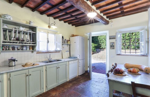 Lucca Villa | Stunning private villa for 12 people with A/C, private pool, WIFI and TV, close to Lucca