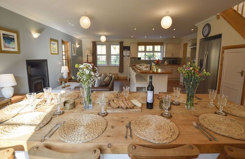 Lerags Villa | Stunning private villa for 10 people with TV, patio, pets allowed, panoramic view and parking