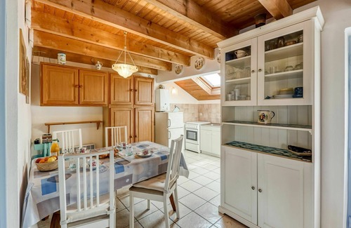 Crozon House | Stunning private villa for 4 guests with WIFI, TV and pets allowed