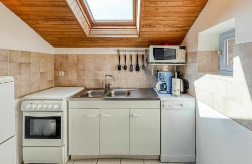 Crozon House | Stunning private villa for 4 guests with WIFI, TV and pets allowed