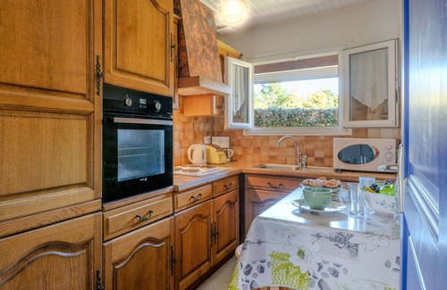 Mimizan House | Stunning private villa for 5 guests with WIFI, TV, terrace and pets allowed