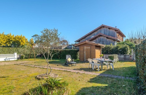 Mimizan House | Stunning private villa for 5 guests with WIFI, TV, terrace and pets allowed