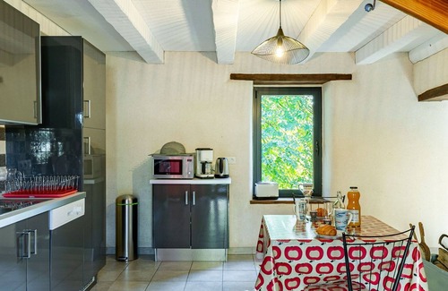 Elliant Villa | Stunning private villa for 4 guests with WIFI, TV, terrace and parking