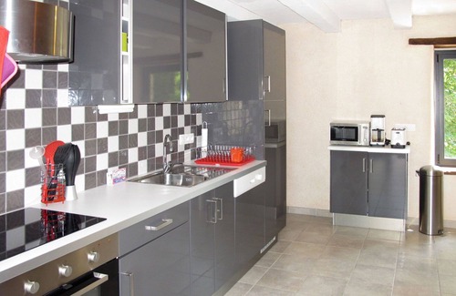 Elliant Villa | Stunning private villa for 4 guests with WIFI, TV, terrace and parking