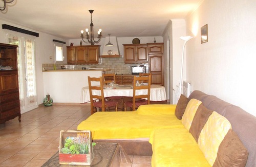 Quinson House | Stunning private villa for 4 people with pool, TV and terrace