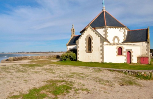 Penvins House | Stunning private villa for 6 guests with WIFI, TV, terrace and pets allowed