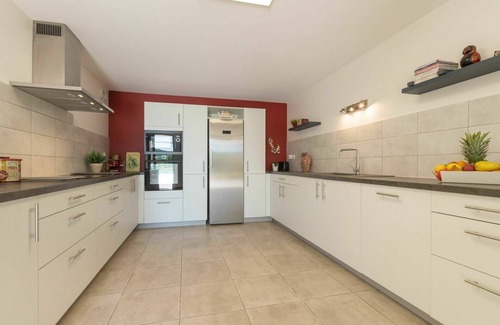 Valreas House | Stunning private villa for 15 guests with WIFI, private pool, A/C, TV and terrace