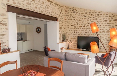Valreas House | Stunning private villa for 15 guests with WIFI, private pool, A/C, TV and terrace
