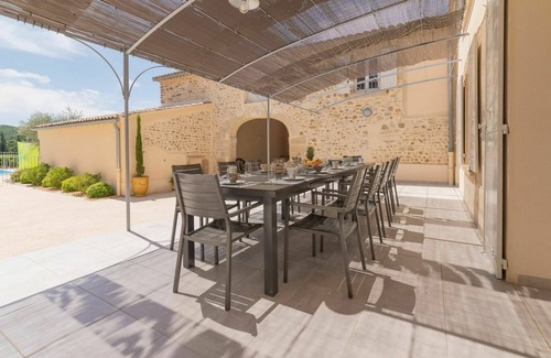 Valreas House | Stunning private villa for 15 guests with WIFI, private pool, A/C, TV and terrace