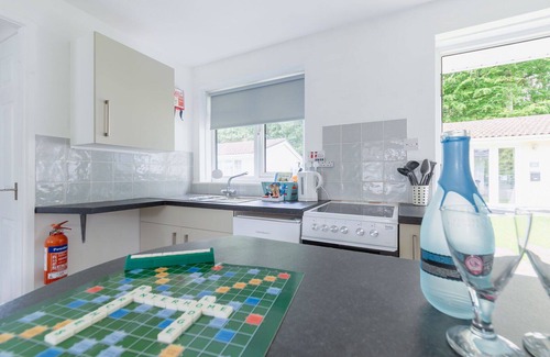 Liskeard House | Stunning private villa for 4 guests with WIFI, TV and patio