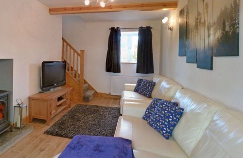 Llandrindod Wells Villa | Stunning private villa for 6 people with WIFI, hot tub, TV, patio, panoramic view and parking