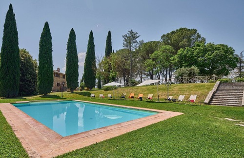 Agello Villa | Stunning private villa with A/C, WIFI, private pool, TV, patio and panoramic view, close to Peru.