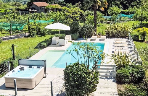 Besozzo Villa | Stunning private villa for 8 people with WIFI, hot tub, A/C, private pool, TV and patio