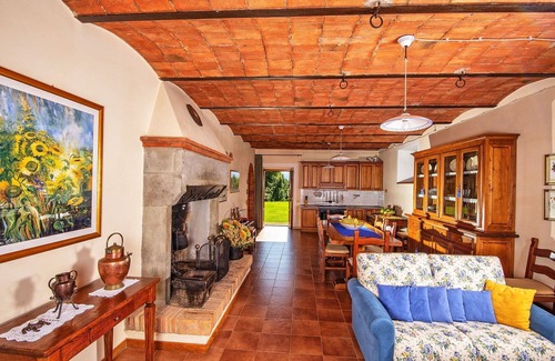 Porrena Villa | Stunning private villa with WIFI, private pool, TV, patio, pets allowed and panoramic view